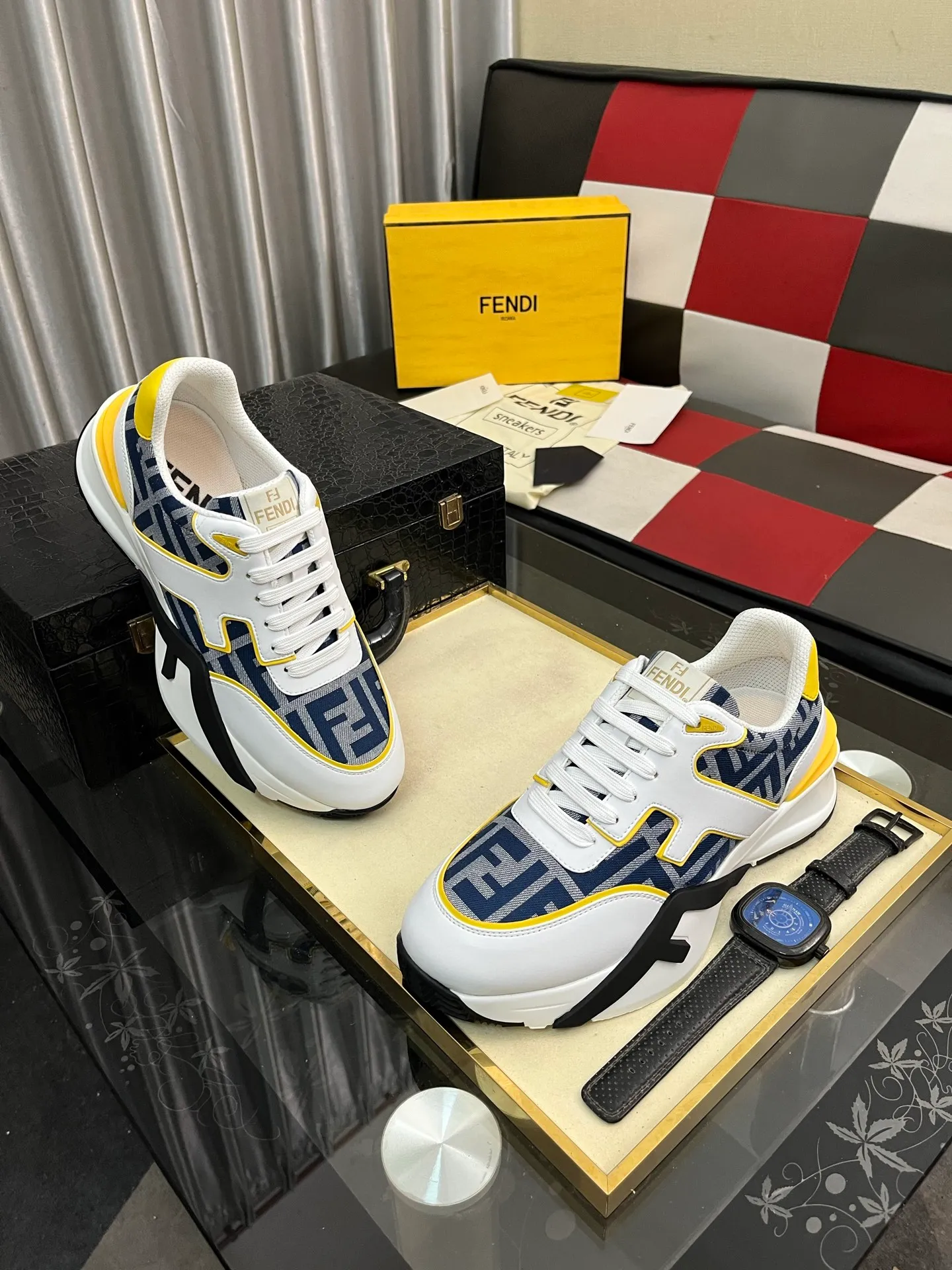 Men's men's shoes 💰560⌚️⌚️FENDI.•FENDI unique modern style sneakers. Counter purchasing🏃casual shoes😍😍 Original breathable fly-knit mesh imported from Italy (refuses to discolor and abrade feet) soles: Original soles specially provided by the original factory, super cool😍 French lazy style design ⚠️ Original quality, super comfortable and wear-resistant original soles. Code number: 38-442️⃣Colors available